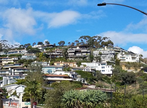 Emerald Bay Hillside Homes, Emerald Bay Neighborhood